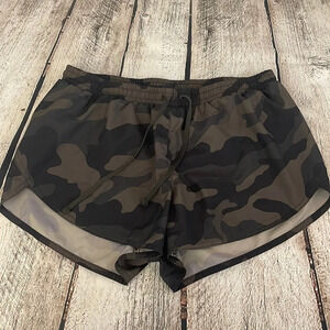 Women’s Old Navy camouflage lined shorts Small